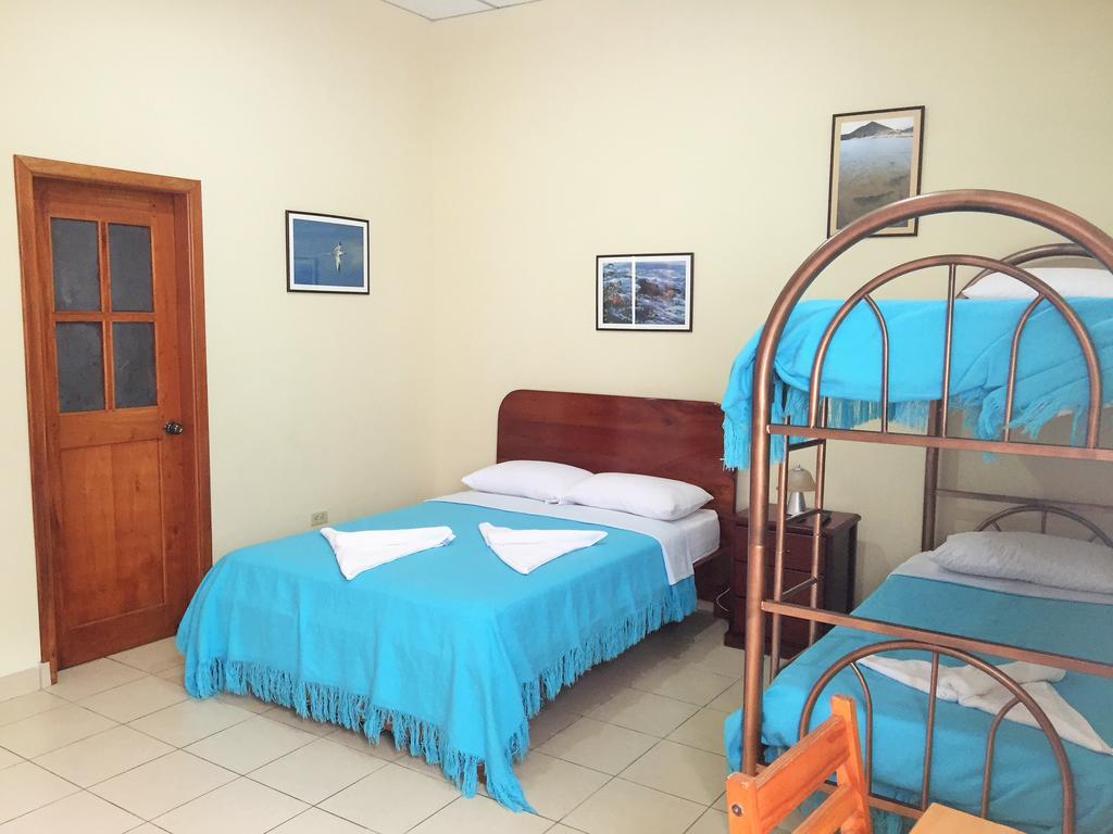 Hostal Baltra Puerto Ayora  Extérieur photo